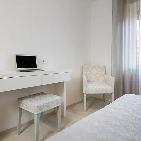 Sandra Apartment Split
